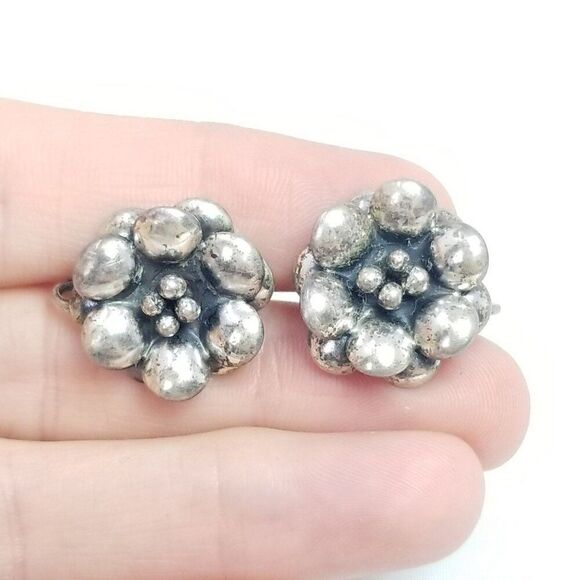 Vintage Jay Kel Sterling Silver Flower Clip On Screw Back Earrings, Signed - Picture 2 of 9